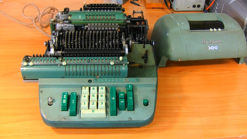 Toto je úchvatná mechanická kalkulačka Hamann 300 z roku 1954